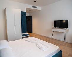 Leo Hotel