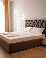 Leo Hotel
