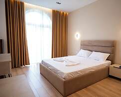 Leo Hotel