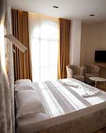 Leo Hotel