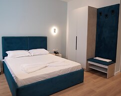 Leo Hotel