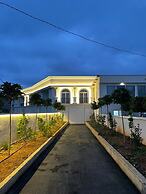 Leo Hotel