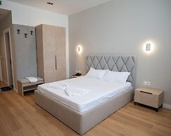 Leo Hotel