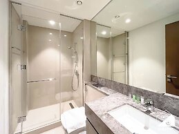 Skyline Elegance Fountain View 3BR in Downtown