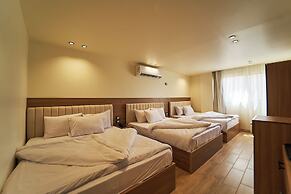 Merak Pyramids Hotel
