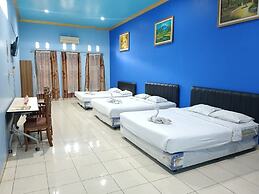 AMALIA Guest House & Cafe