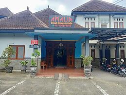 AMALIA Guest House & Cafe