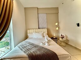 ICC Luxury Suites By Grab A Stay