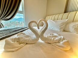 ICC Luxury Suites By Grab A Stay