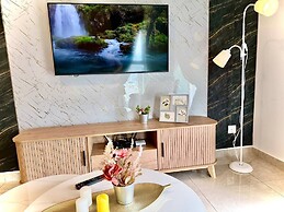 ICC Luxury Suites By Grab A Stay