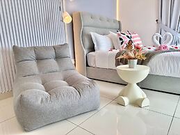 ICC Luxury Suites By Grab A Stay