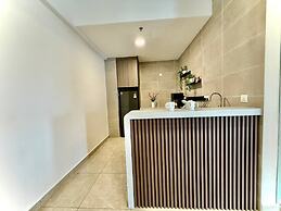 ICC Luxury Suites By Grab A Stay