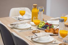 Grande Suites by Hostiva - Burj View