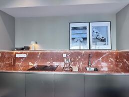 Edmond Vibes Almagro Suites
