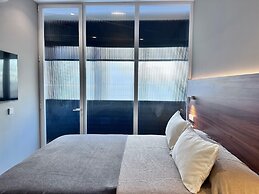 Edmond Vibes Almagro Suites