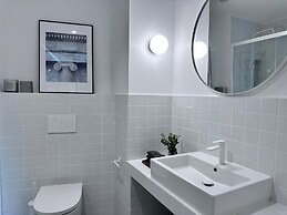 Edmond Vibes Almagro Suites