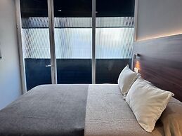 Edmond Vibes Almagro Suites