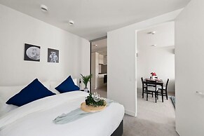 A Comfy 2BR Apt Near Melbourne Central, City Views
