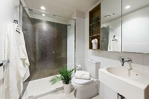 A Comfy 2BR Apt Near Melbourne Central, City Views