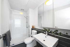 Stylish CBD Apartment With Stunning Harbour Views