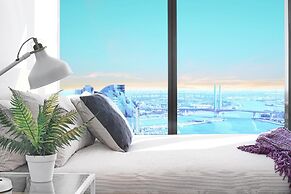 Stylish CBD Apartment With Stunning Harbour Views