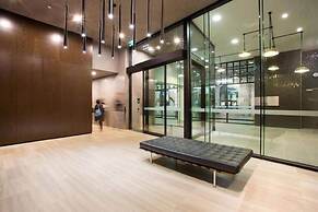 Stylish CBD Apartment With Stunning Harbour Views