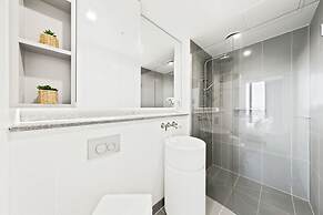 A 3BR Apt Next to Melbourne Central, Free Parking