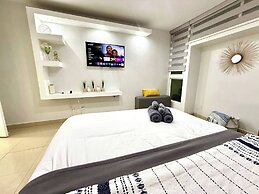 Isla Verde Beachfront Retreat With Parking