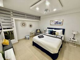 Isla Verde Beachfront Retreat With Parking