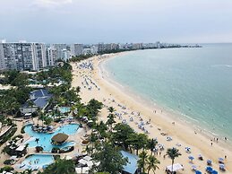Isla Verde Beachfront Retreat With Parking
