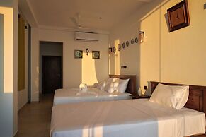 KINGS BAY BEACH RESORT