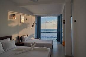KINGS BAY BEACH RESORT