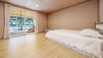 Namhae Chojun Bada Forest Glamping