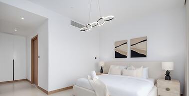 LUX  The Vida Marina Residence