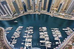 LUX  The Vida Marina Residence