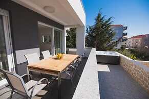 Tomana B Apartments