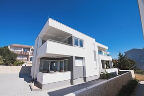 Tomana B Apartments