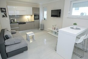 Tomana B Apartments