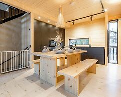 Modern Luxury 4BR Villa Levi Center