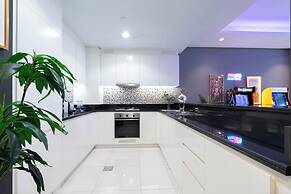 Exclusive Paramount 2BR - Skyline