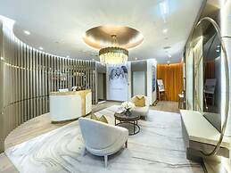 Exclusive Paramount 2BR - Skyline