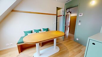 Altido Pleasant 1-bed Flat w Shared Courtyard