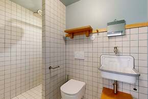 Altido Pleasant 1-bed Flat w Shared Courtyard