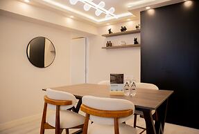 w Bright 3BR w Balcony in Vibrant Miraflores