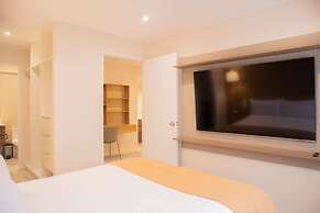w Bright 3BR w Balcony in Vibrant Miraflores