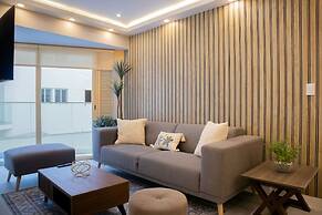 w Bright 3BR w Balcony in Vibrant Miraflores