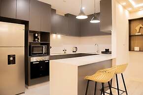 w Bright 3BR w Balcony in Vibrant Miraflores