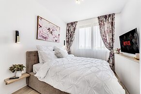 ARI - AFI Mall Luxurious Apartments