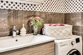ARI - AFI Mall Luxurious Apartments