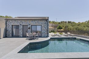 Villa Rea - With Private Heated Pool